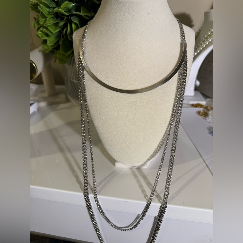Elegant Silver Layered Necklace